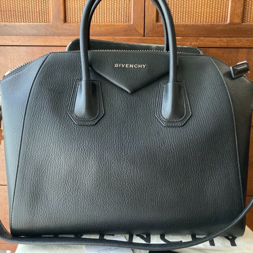 Givenchy Medium Antigona Sugar Goatskin